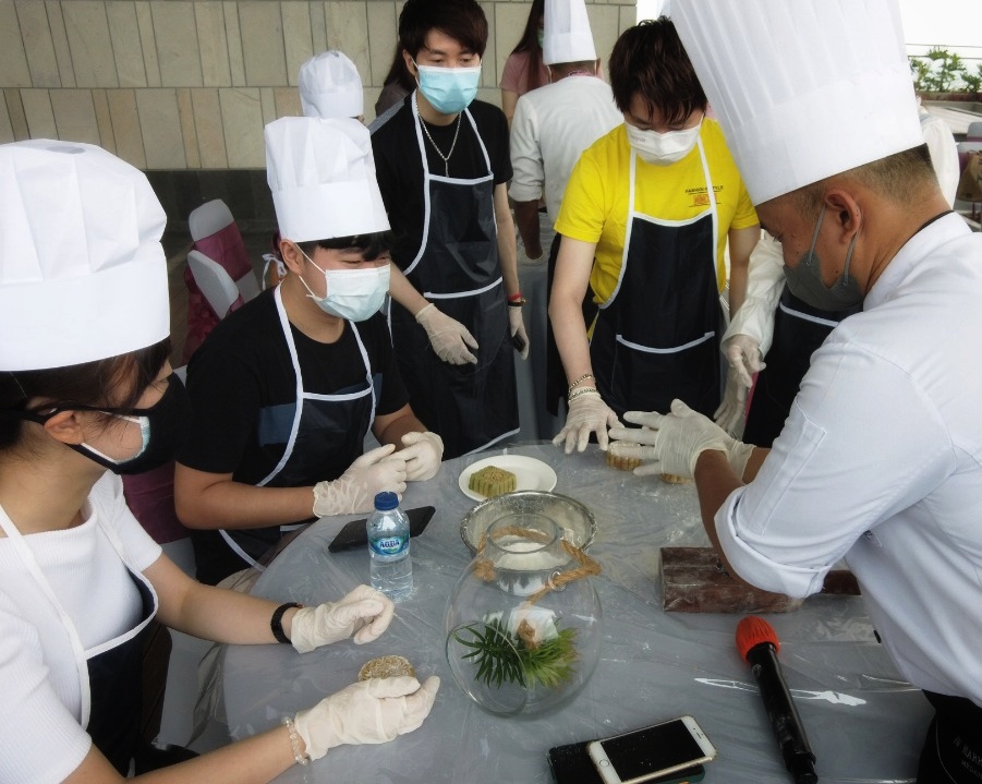 Peserta Mooncake Cooking Class Vasaka The Reiz Condo dan JW Marriott Hotel Medan