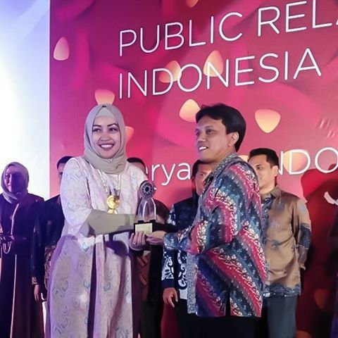 Tim PR XL Axiata Sebagai Media Relation Terbaik di The 2nd PR INDONESIA Awards (PRIA) 2017