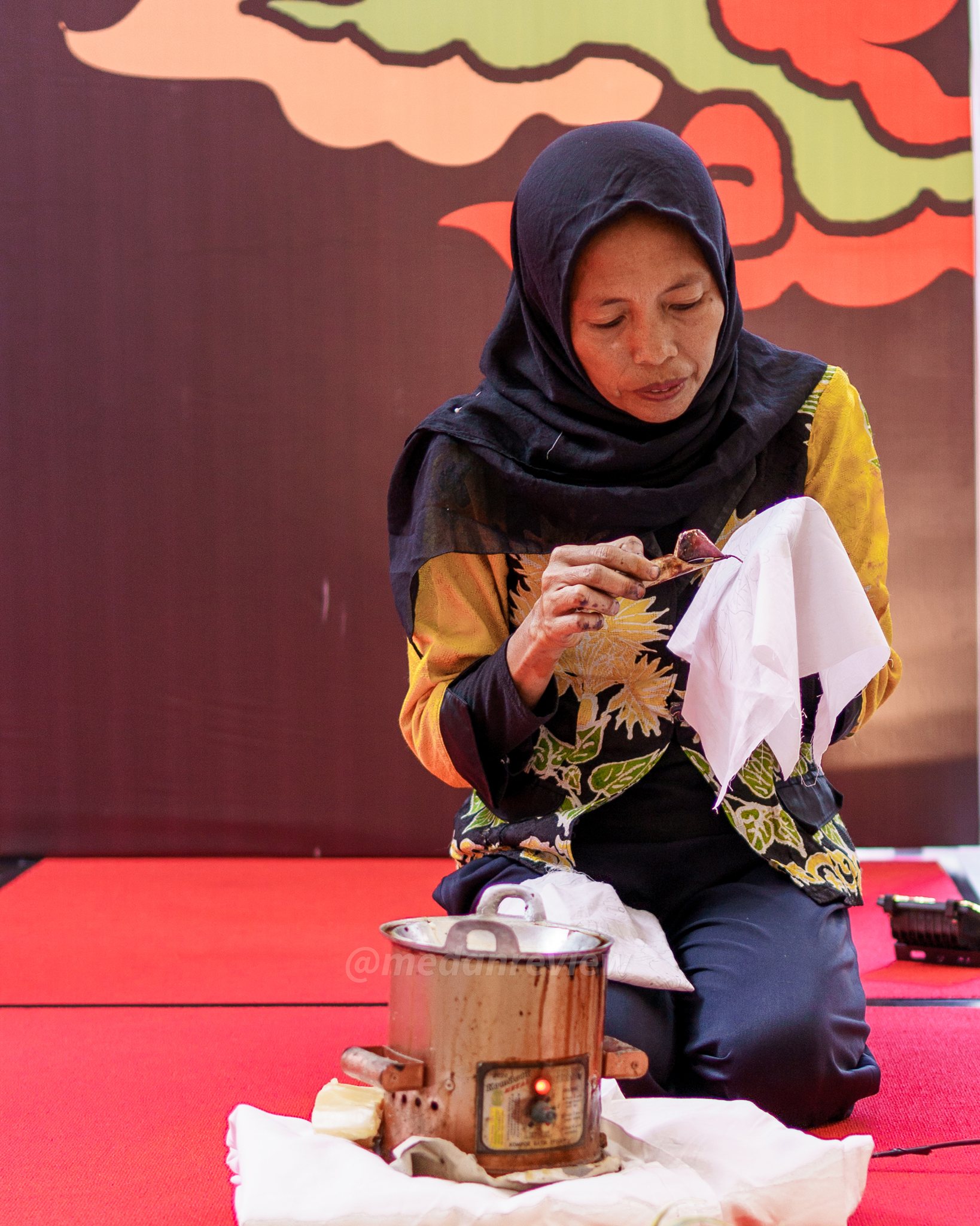 Aryaduta Medan Gelar Hi-Tea & Fashion Show Batik di Pool Cafe