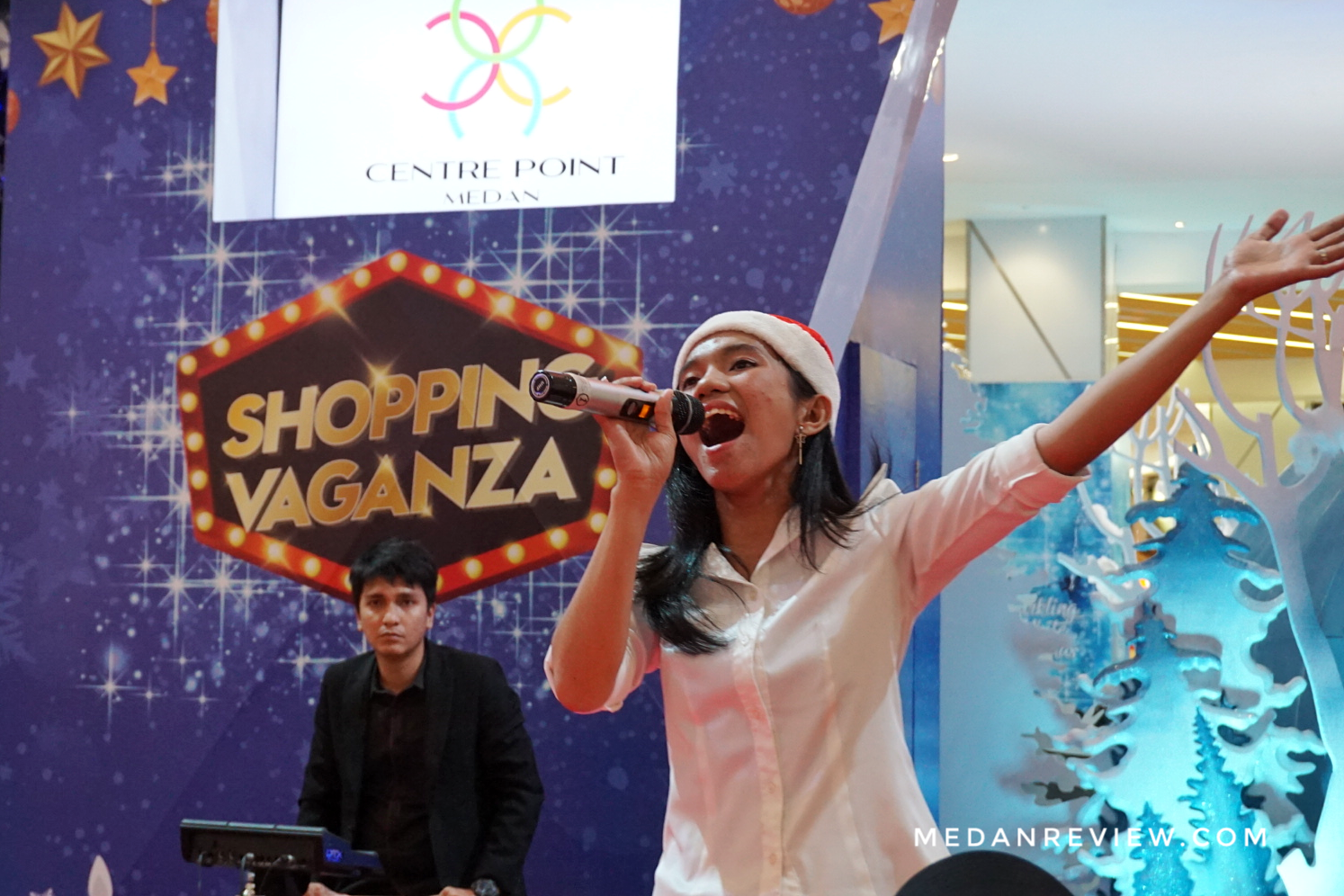 Paduan Suara Membuka Penarikan Undian Shopping Vaganza Fase 3