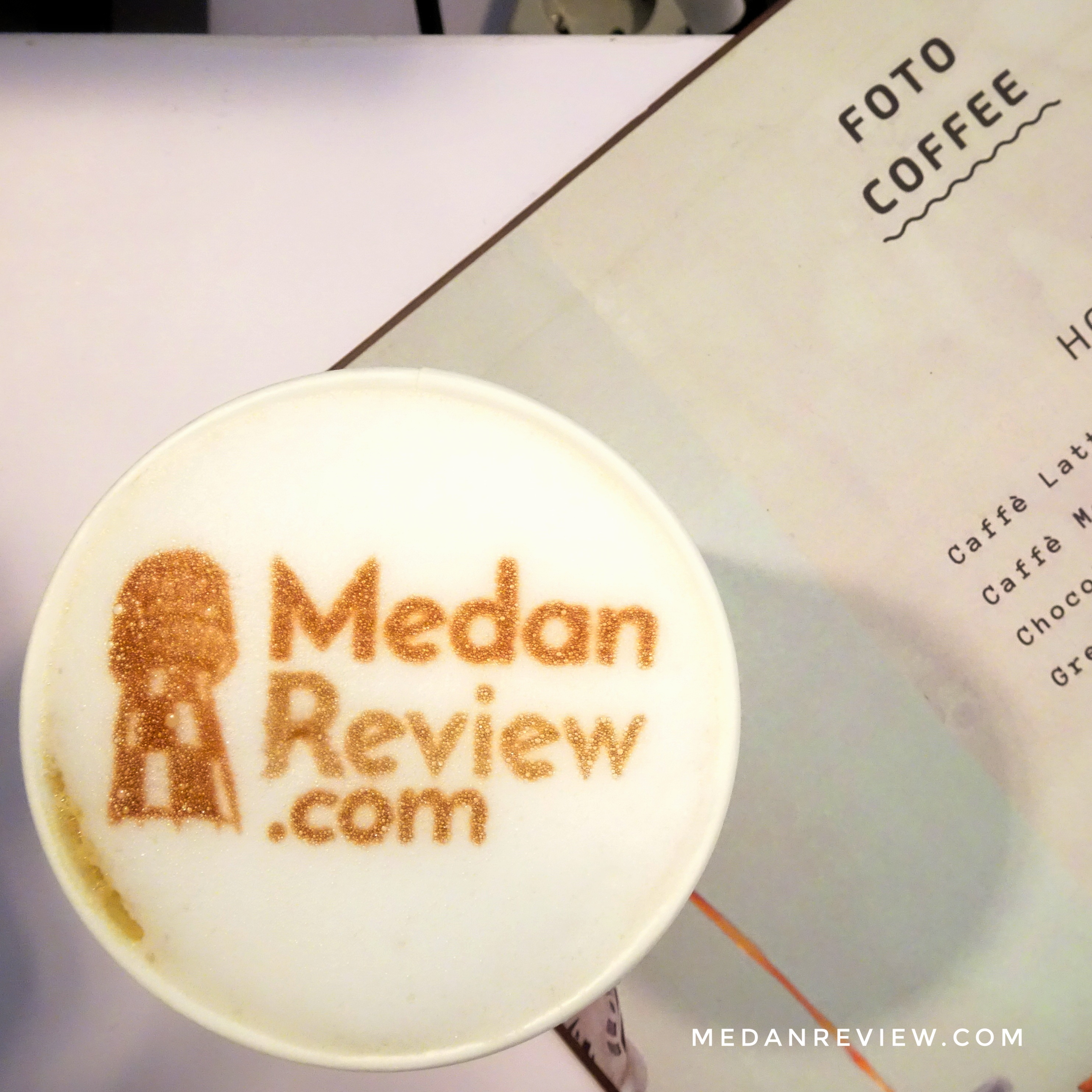 Logo MedanReview.com di atas Latte 2