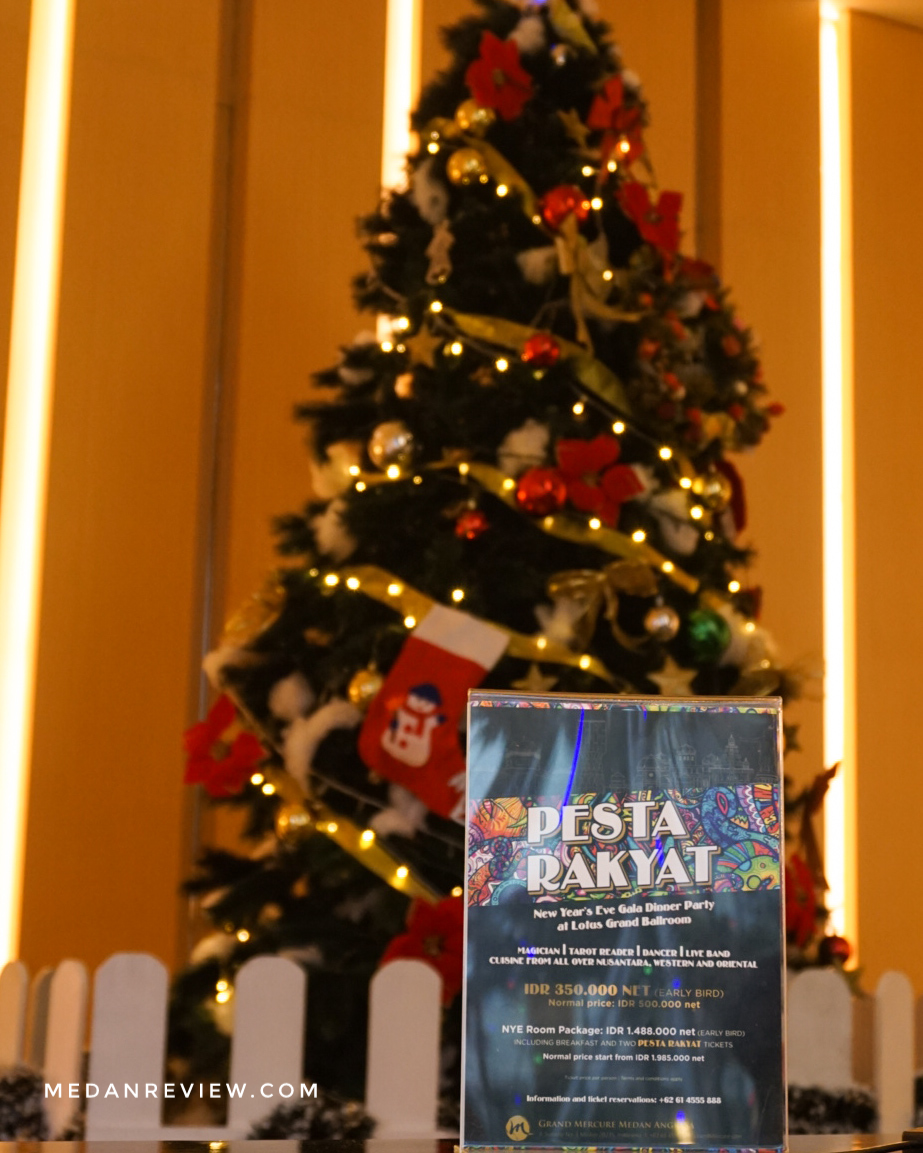 Ornamen Natal Lobby Grand Mercure Medan