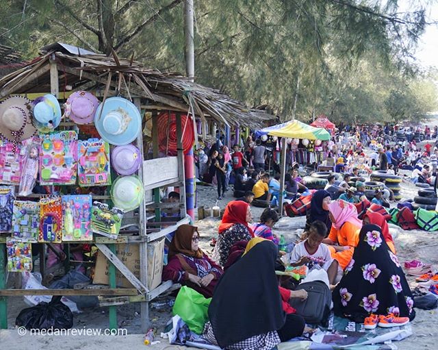 Berkumpul Bersama Keluarga & Kolega di Pinggir Pantai Pondok Permai