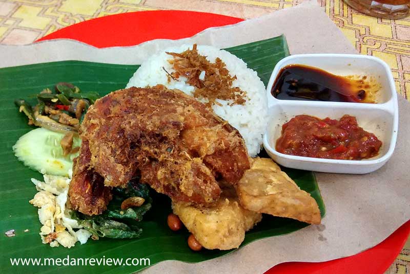 Paket Lengkap Nasi Uduk Ayam Pop